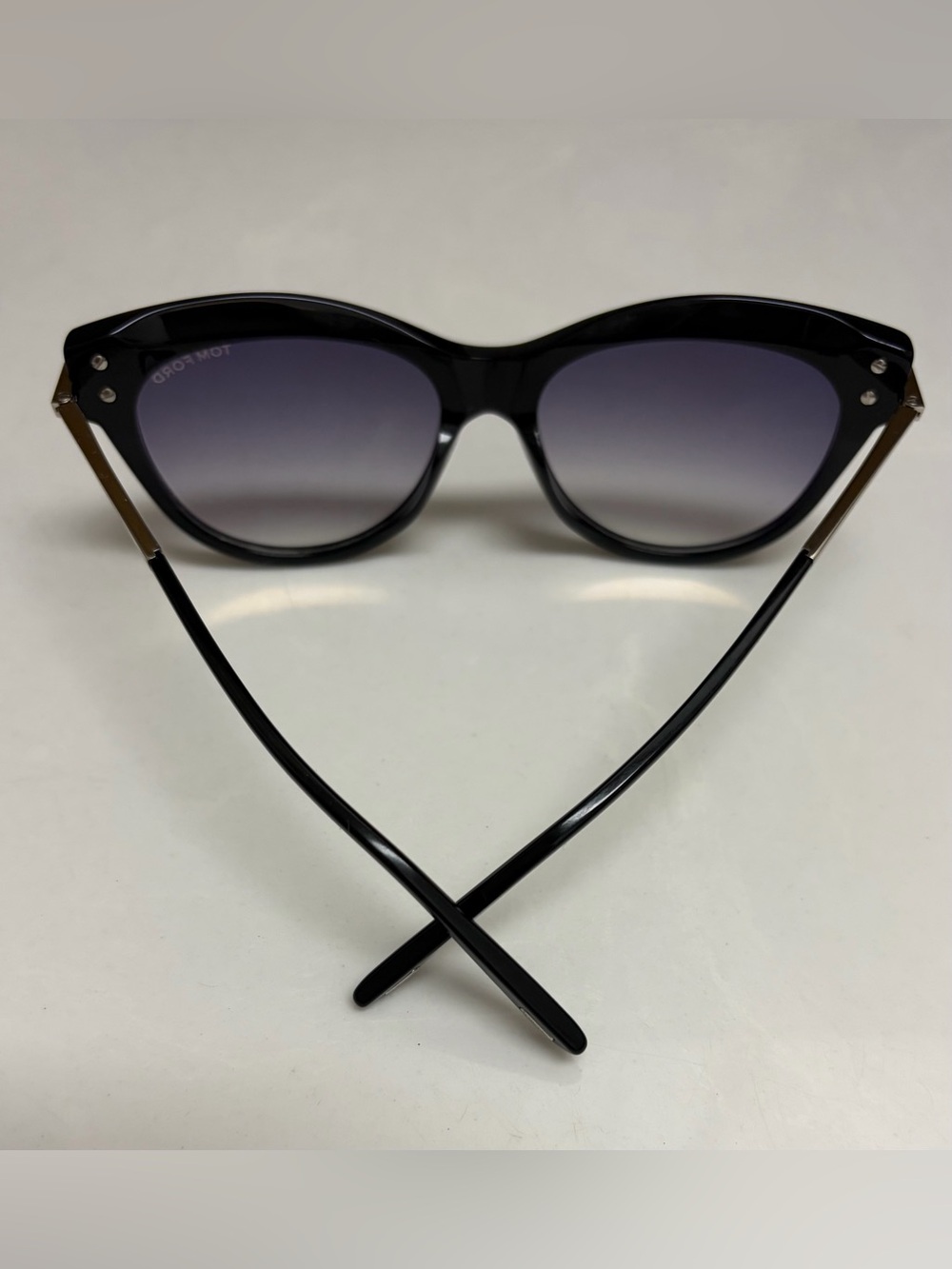 Tom Ford Black Kira Sunglasses with gradient lenses - Picture 3 of 8